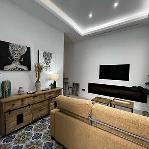 https://super-deluxe-plaza-constitucin-mlaga.1costadelsol.com